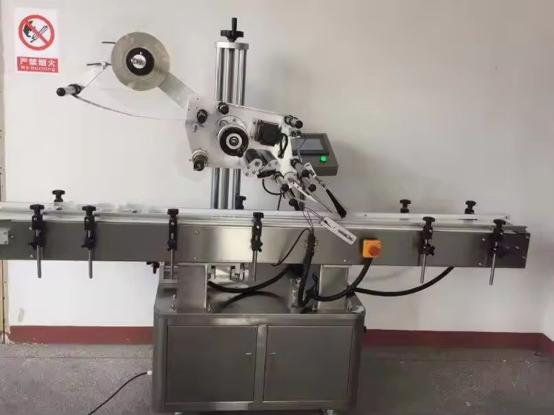 Ζεστή πώληση ημιαυτόματη μικρή φιαλίδιο μπουκάλι γέμιση και κάλυψη μηχανή γυαλί μπουκάλι βάζο κενό κάλυψη μηχανή